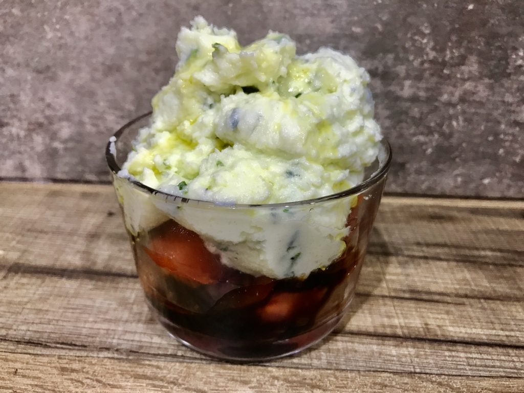 Verrine de tomates à la crème de mozzarella et balsamique